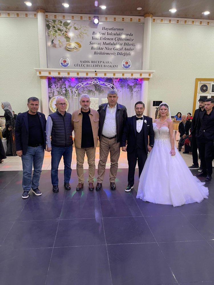 GENÇ ÇİFTİMİZE BİR ÖMÜR BOYU MUTLULUKLAR DİLERİZ