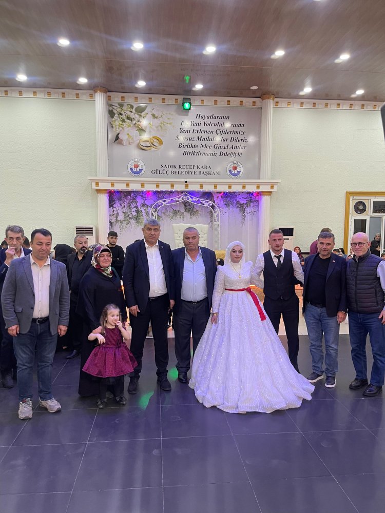 GENÇ ÇİFTİMİZE BİR ÖMÜR BOYU MUTLULUKLAR DİLERİZ