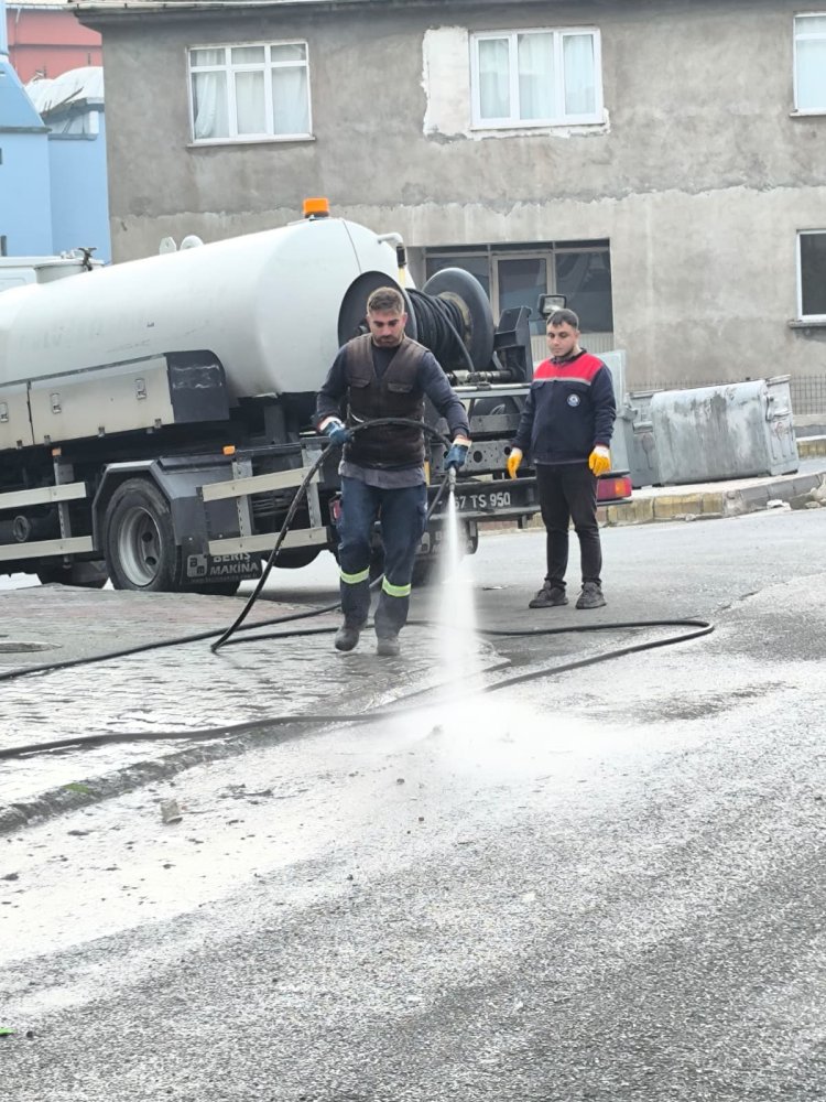 GÜLÜÇ BELEDİYESİ EKİPLERİ SAHADA, HİZMET SEFERBERLİĞİ SÜRÜYOR! 