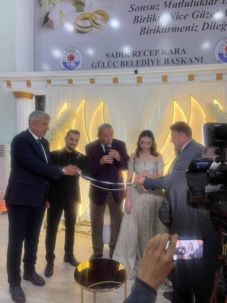 GENÇ ÇİFTİMİZE BİR ÖMÜR BOYU MUTLULUKLAR DİLERİZ