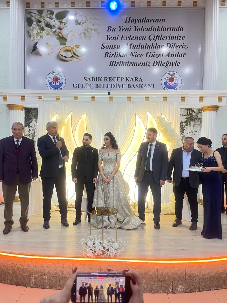 GENÇ ÇİFTİMİZE BİR ÖMÜR BOYU MUTLULUKLAR DİLERİZ