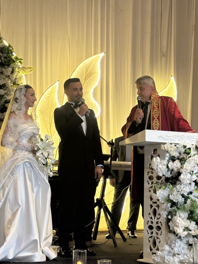 GENÇ ÇİFTİMİZE BİR ÖMÜR BOYU MUTLULUKLAR DİLERİZ