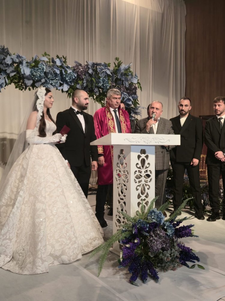 GENÇ ÇİFTİMİZE BİR ÖMÜR BOYU MUTLULUKLAR DİLERİZ