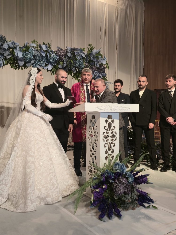 GENÇ ÇİFTİMİZE BİR ÖMÜR BOYU MUTLULUKLAR DİLERİZ