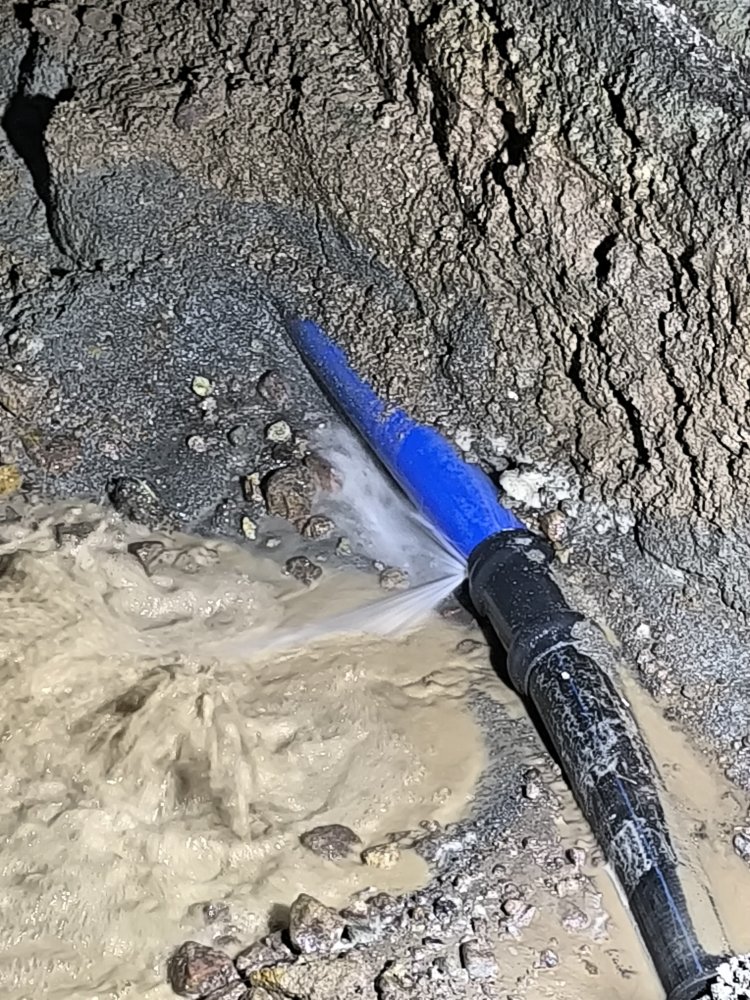 BELDEMİZDE ANAHATTA SU PATLAĞINA EKİPLERİMİZ ANINDA MÜDAHALE EDİYOR...