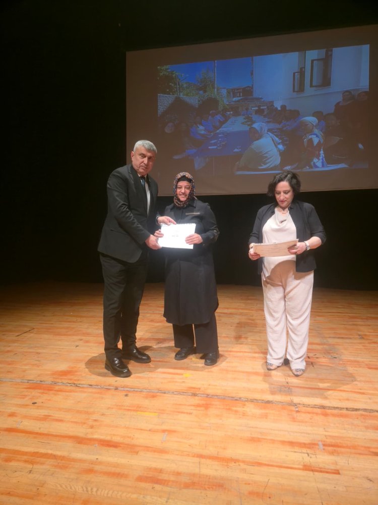 BELGE VE HEDİYELERİ TAKDİM EDİLDİ...