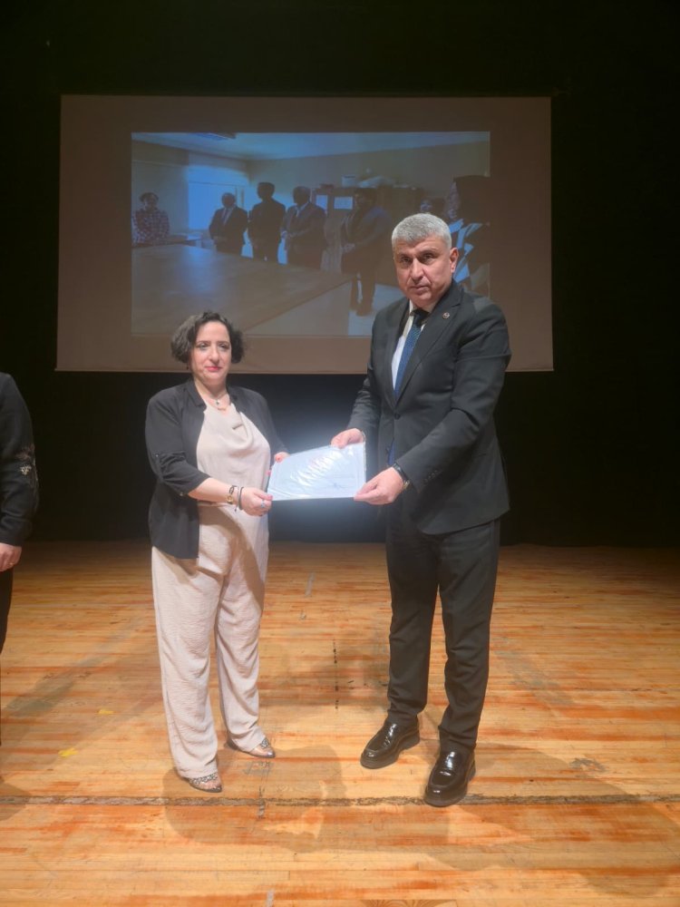 BELGE VE HEDİYELERİ TAKDİM EDİLDİ...