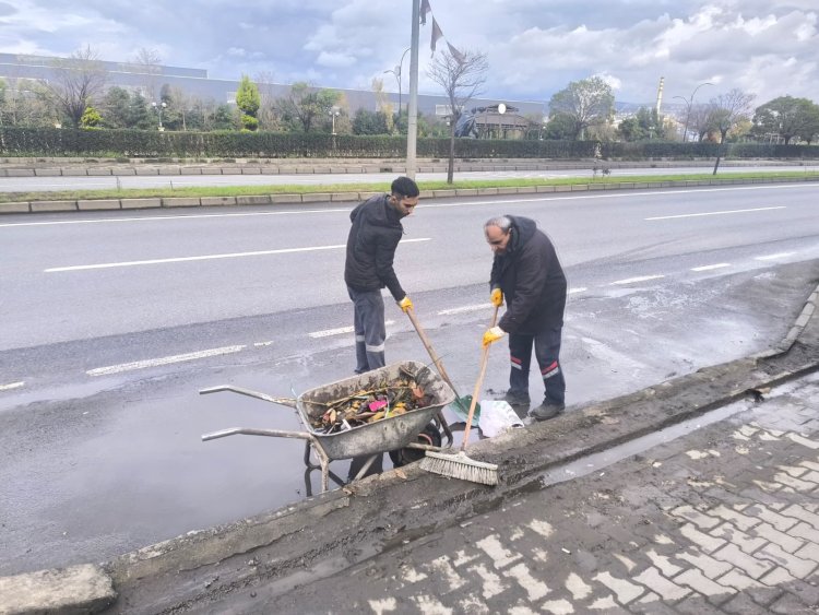 EKİPLERİMİZ TEMİZLİK ÇALIŞMALARI DEVAM EDİYOR...