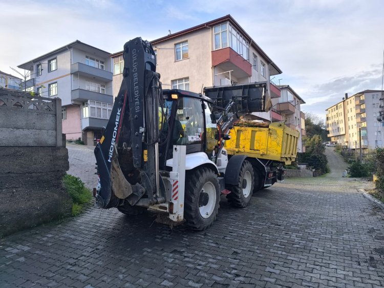 EKİPLERİMİZ TEMİZLİK ÇALIŞMALARI DEVAM EDİYOR...