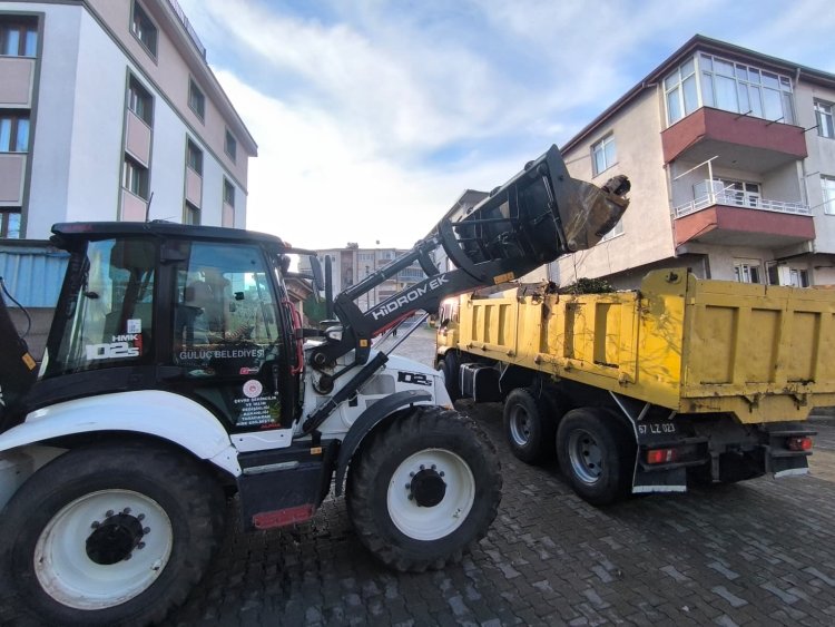 EKİPLERİMİZ TEMİZLİK ÇALIŞMALARI DEVAM EDİYOR...