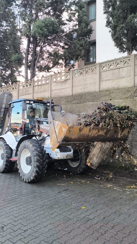 EKİPLERİMİZ TEMİZLİK ÇALIŞMALARI DEVAM EDİYOR...