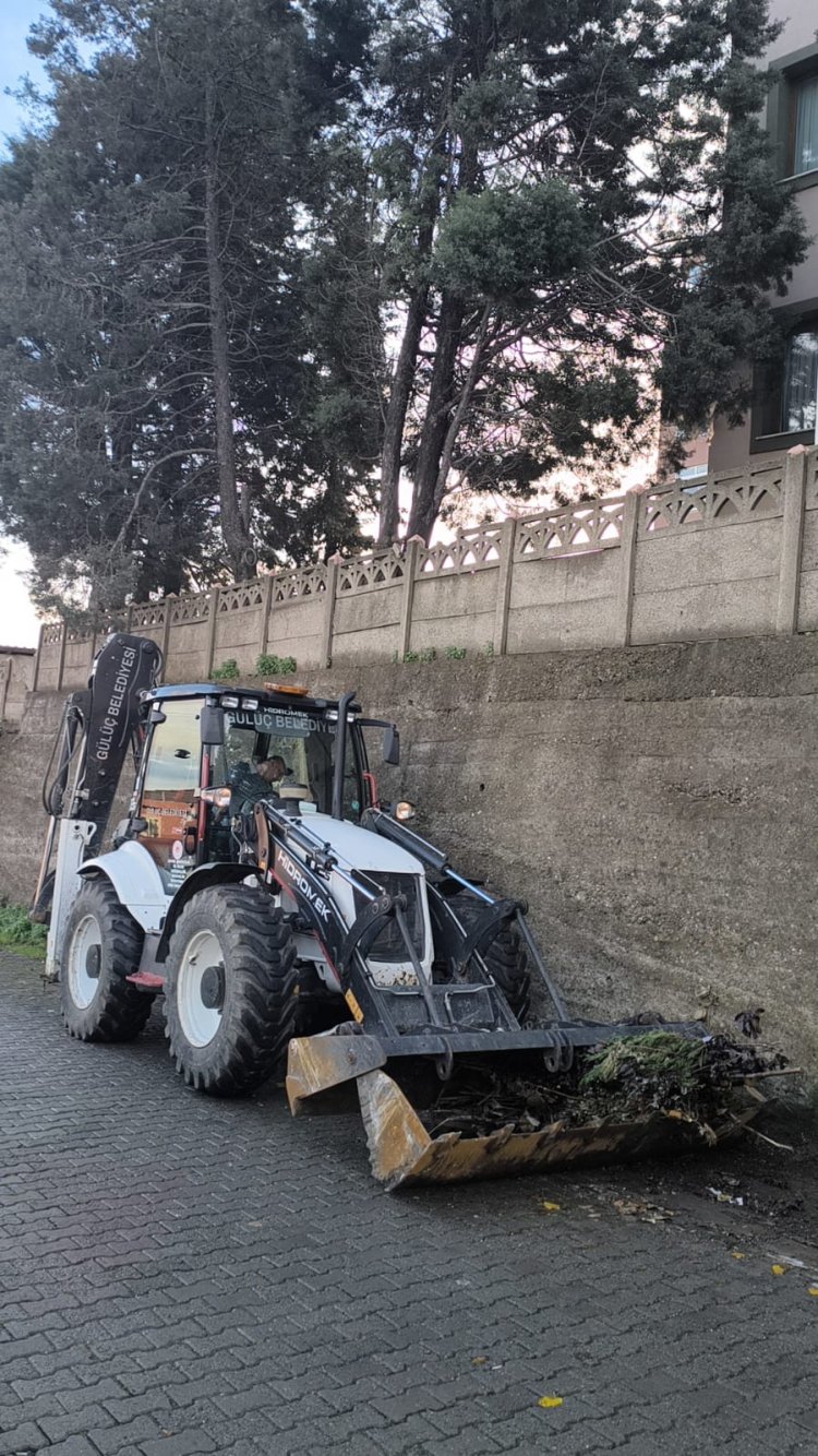 EKİPLERİMİZ TEMİZLİK ÇALIŞMALARI DEVAM EDİYOR...