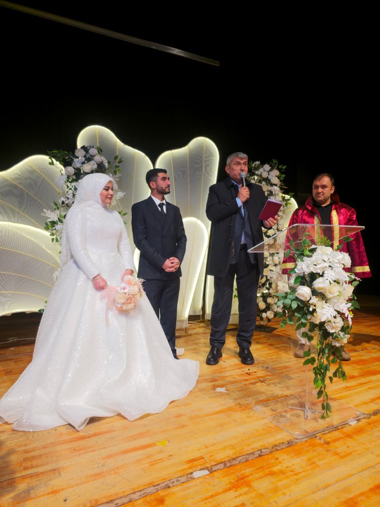 GENÇ ÇİFTÇİMİZE BİR ÖMÜR BOYU MUTLULUKLAR DİLERİZ