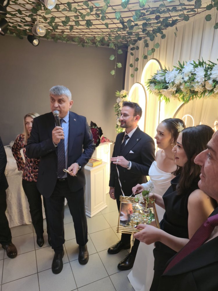 GENÇ ÇİFTİMİZE BİR ÖMÜR BOYU MUTLULUKLAR DİLERİZ...