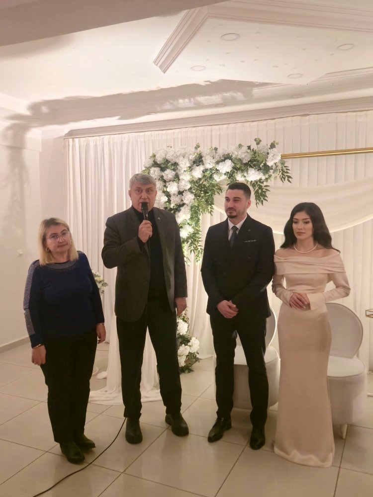 GENÇ ÇİFTİMİZE BİR ÖMÜR BOYU MUTLULUKLAR DİLERİZ...