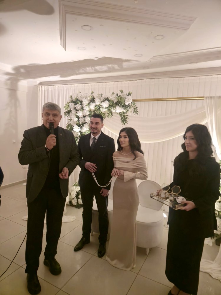 GENÇ ÇİFTİMİZE BİR ÖMÜR BOYU MUTLULUKLAR DİLERİZ...