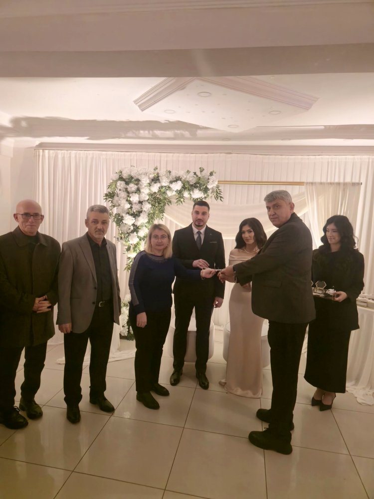 GENÇ ÇİFTİMİZE BİR ÖMÜR BOYU MUTLULUKLAR DİLERİZ...