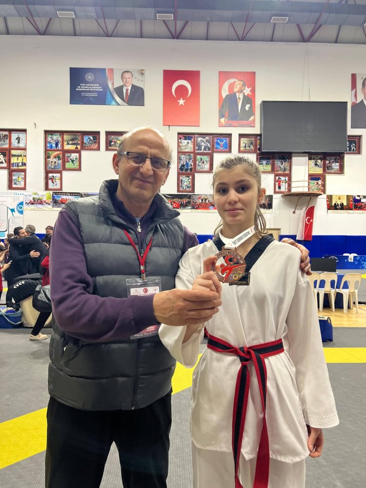 BAŞARILARINIZ DAİM OLSUN....