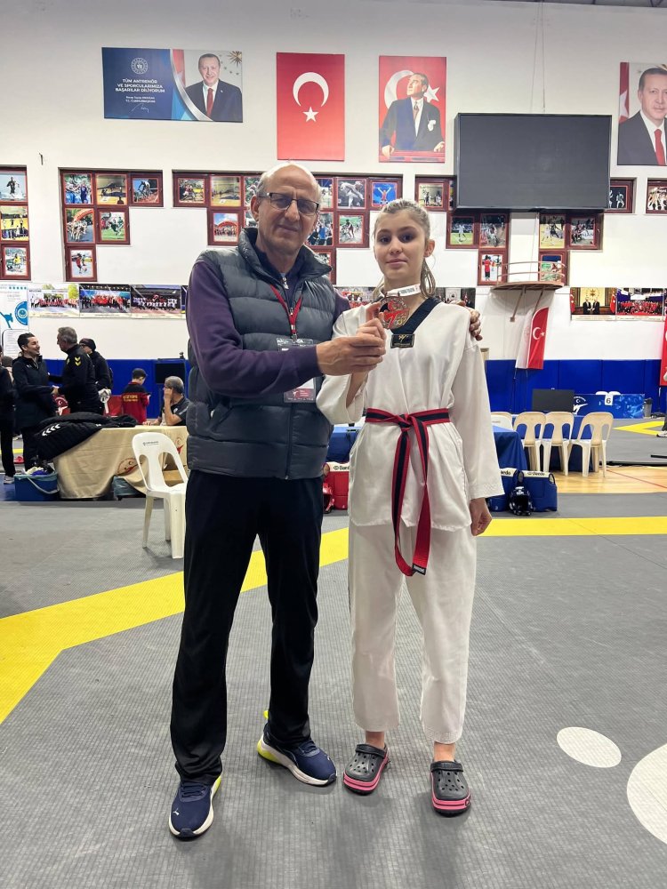 BAŞARILARINIZ DAİM OLSUN....