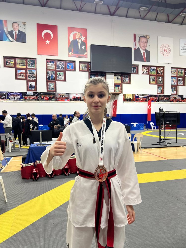 BAŞARILARINIZ DAİM OLSUN....