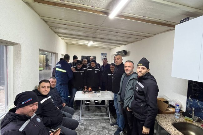 BELEDİYE BAŞKANIMIZ SADIK RECEP KARA BELEDİYEMİZ PERSONELİ BARIŞ ŞİMŞEK'İN DOĞUM GÜNÜNÜ UNUTMADI...