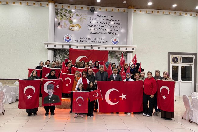 ŞANLI TÜRK BAYRAĞIMIZ İÇİN EL ELE