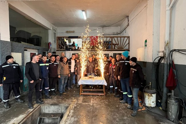 BELEDİYE BAŞKANIMIZ SADIK RECEP KARA TARIK KARAKUYUNUN DOĞUM GÜNÜNÜ UNUTMADI...