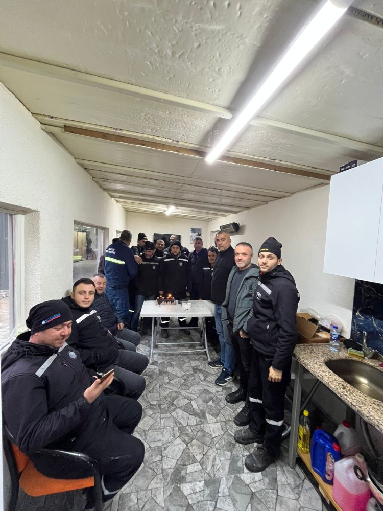 BELEDİYE BAŞKANIMIZ SADIK RECEP KARA BELEDİYEMİZ PERSONELİ BARIŞ ŞİMŞEK'İN DOĞUM GÜNÜNÜ UNUTMADI...