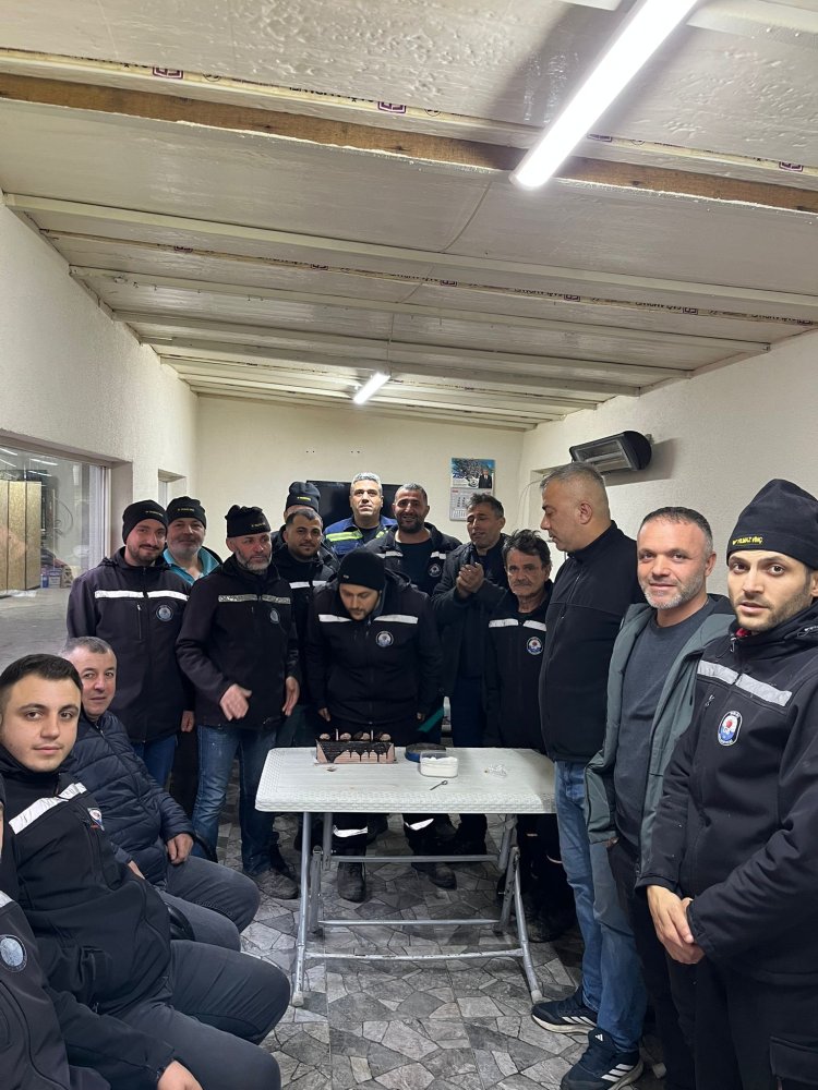 BELEDİYE BAŞKANIMIZ SADIK RECEP KARA BELEDİYEMİZ PERSONELİ BARIŞ ŞİMŞEK'İN DOĞUM GÜNÜNÜ UNUTMADI...