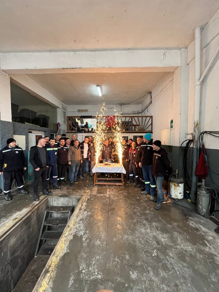 BELEDİYE BAŞKANIMIZ SADIK RECEP KARA TARIK KARAKUYUNUN DOĞUM GÜNÜNÜ UNUTMADI...