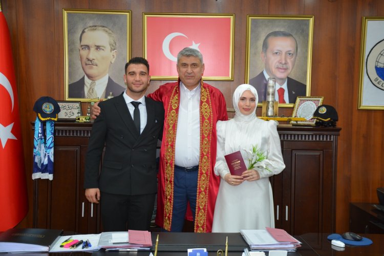 GENÇ ÇİFTİMİZE BİR ÖMÜR BOYU MUTLULUKLAR DİLERİZ..