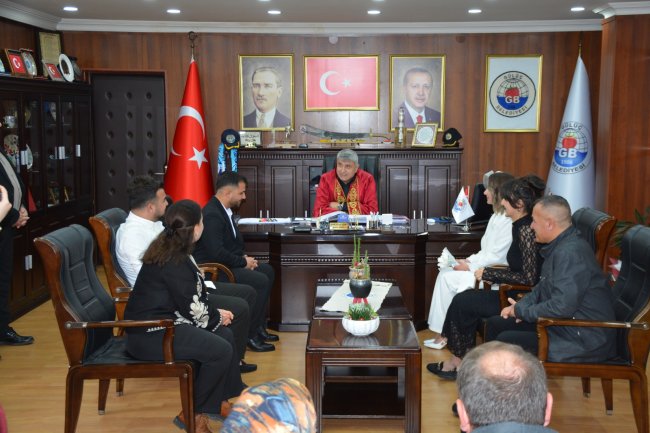 GENÇ ÇİFTİMİZE BİR ÖMÜR BOYU MUTLULUKLAR DİLERİZ...