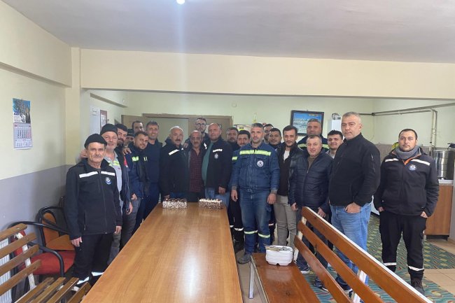 BELEDİYE BAŞKANIMIZ SADIK RECEP KARA BELEDİYEMİZ PERSONELİ EROL AYAZ VE ZAFER ÇİĞBASMAZIN DOĞUM GÜNÜNÜ UNUTMADI...