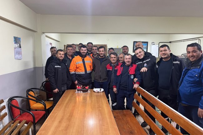 BELEDİYE BAŞKANIMIZ SADIK RECEP KARA BELEDİYE PERSONELİMİZ FURKAN KARA'NIN DOĞUM GÜNÜNÜ UNUTMADI...