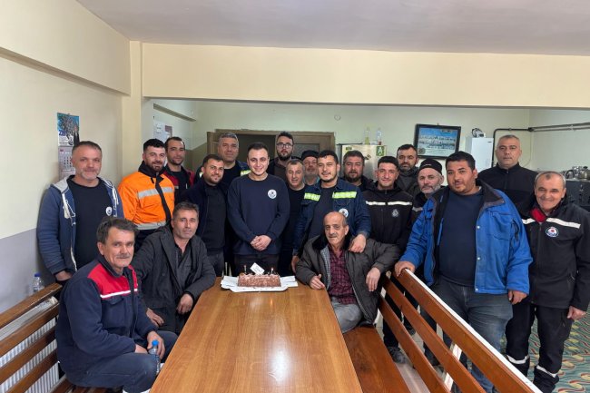 Belediye Başkanımız Sadık Recep Kara Belediyemiz personeli Murat Ayaz'ın doğum gününü unutmadı