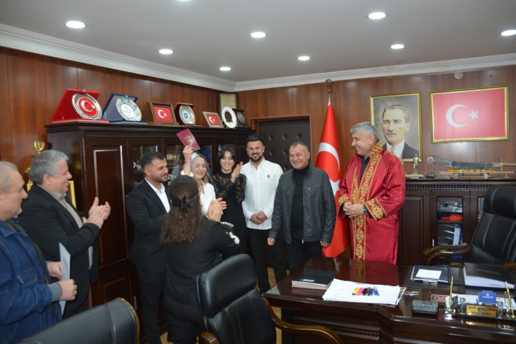 GENÇ ÇİFTİMİZE BİR ÖMÜR BOYU MUTLULUKLAR DİLERİZ...