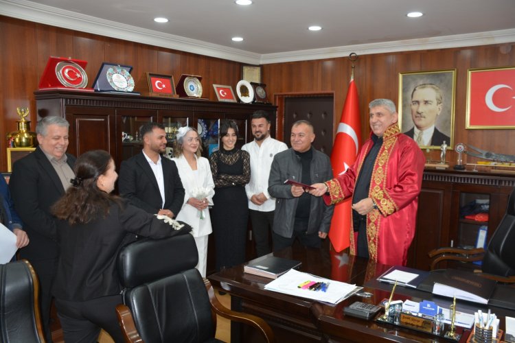 GENÇ ÇİFTİMİZE BİR ÖMÜR BOYU MUTLULUKLAR DİLERİZ...