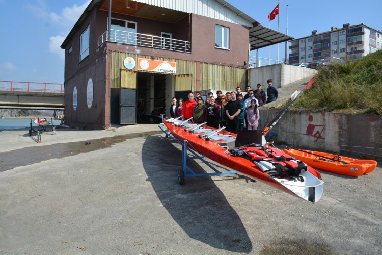 BÜLENT ECEVİT ÜNİVERSİTESİ ÖĞRENCİLERİNE YÖNELİK KANO VE KÜREK EĞİTİMLERİMİZ DEVAM EDİYOR