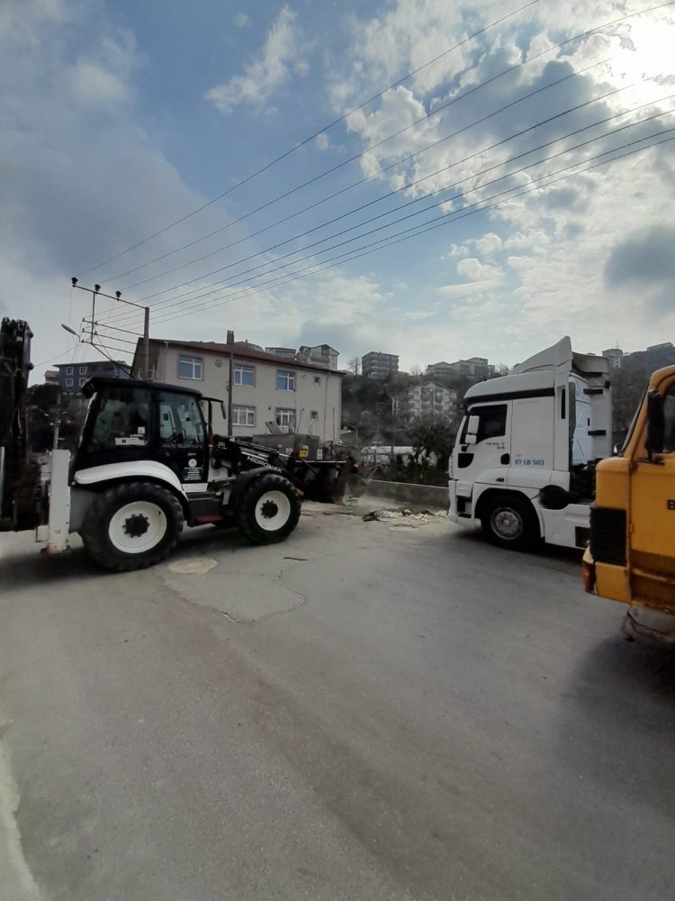 BELDEMİZDE TEMİZLİK ÇALIŞMALARI ARALIKSIZ OLARAK DEVAM EDİYOR...