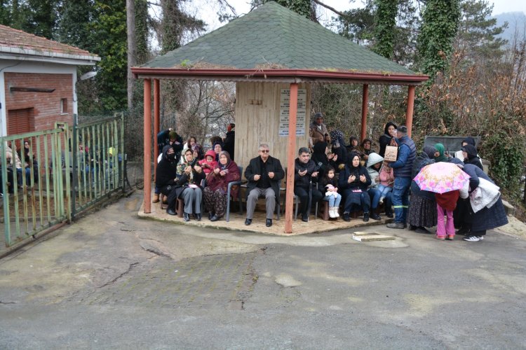 AREFE GÜNÜ KURAN-I KERİM VE MEVLİDİ ŞERİF PROGRAMI BELDE MEZARLIĞIMIZDA DÜZENLENDİ