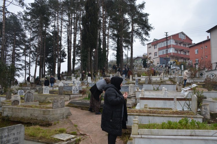 AREFE GÜNÜ KURAN-I KERİM VE MEVLİDİ ŞERİF PROGRAMI BELDE MEZARLIĞIMIZDA DÜZENLENDİ