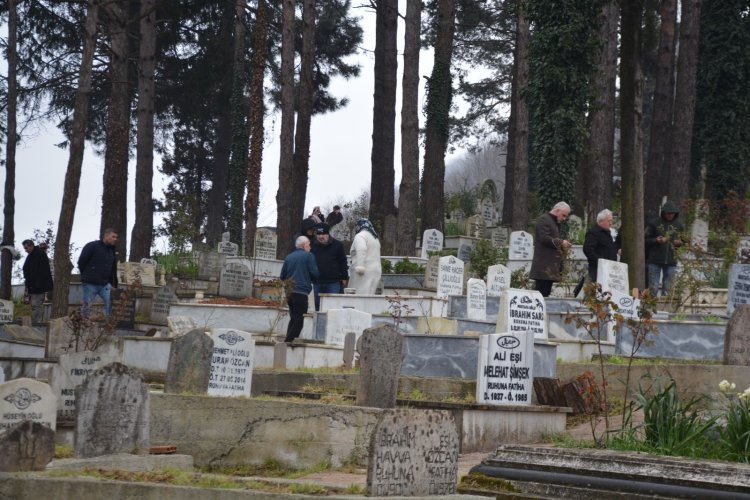 AREFE GÜNÜ KURAN-I KERİM VE MEVLİDİ ŞERİF PROGRAMI BELDE MEZARLIĞIMIZDA DÜZENLENDİ