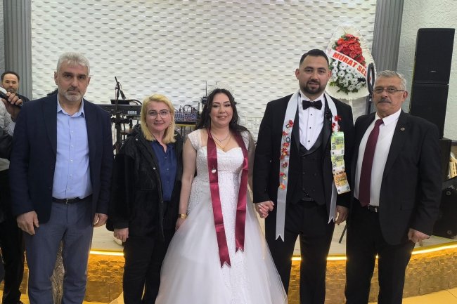 GENÇ ÇİFTİMİZE BİR ÖMÜR BOYU MUTLULUKLAR DİLERİZ