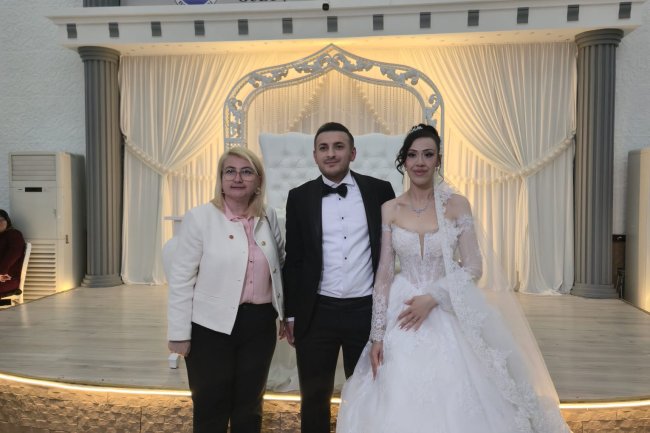 GENÇ ÇİFTİMİZE BİR ÖMÜR BOYU MUTLULUKLAR DİLERİZ