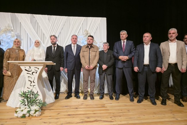 GENÇ ÇİFTİMİZE BİR ÖMÜR BOYU MUTLULUKLAR DİLERİZ...