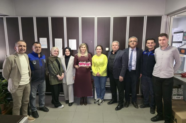 BELEDİYE BAŞKANIMIZ SADIK RECEP KARA BELEDİYEMİZ PERSONELİ ŞİFA UÇARIN DOĞUM GÜNÜNÜ UNUTMADI