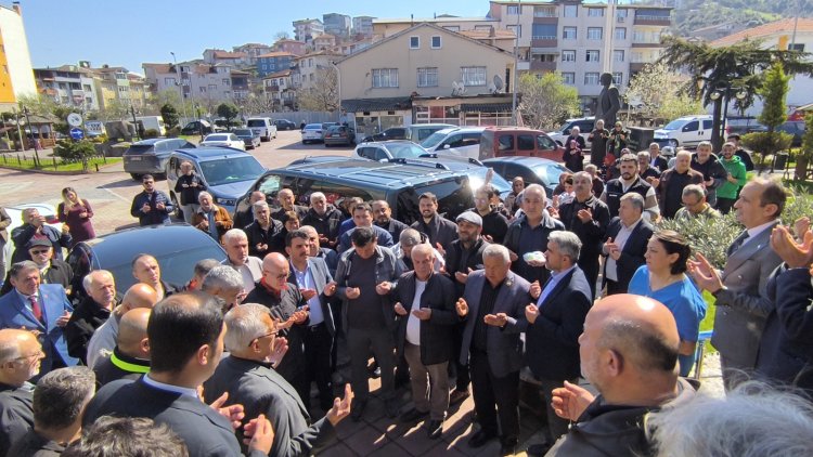 BELEDİYE BAŞKANIMIZ SADIK RECEP KARA VE MECLİS ÜYELERİMİZİ UMRE YOLCULUĞUNA UĞURLANDI