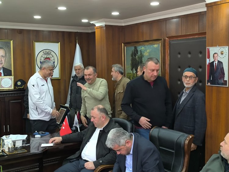 BELEDİYE BAŞKANIMIZ SADIK RECEP KARA VE MECLİS ÜYELERİMİZİ UMRE YOLCULUĞUNA UĞURLANDI