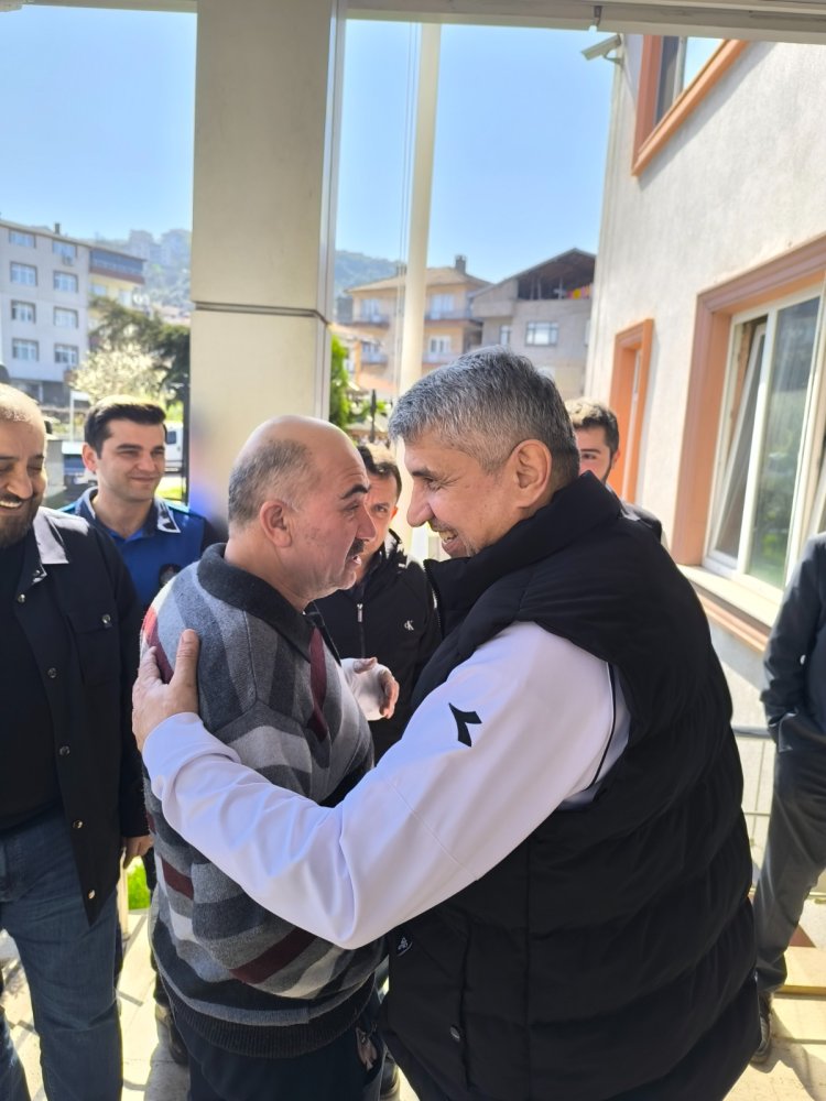 BELEDİYE BAŞKANIMIZ SADIK RECEP KARA VE MECLİS ÜYELERİMİZİ UMRE YOLCULUĞUNA UĞURLANDI