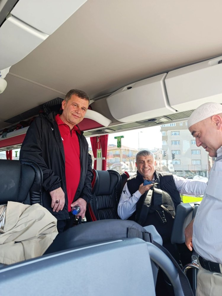 BELEDİYE BAŞKANIMIZ SADIK RECEP KARA VE MECLİS ÜYELERİMİZİ UMRE YOLCULUĞUNA UĞURLANDI